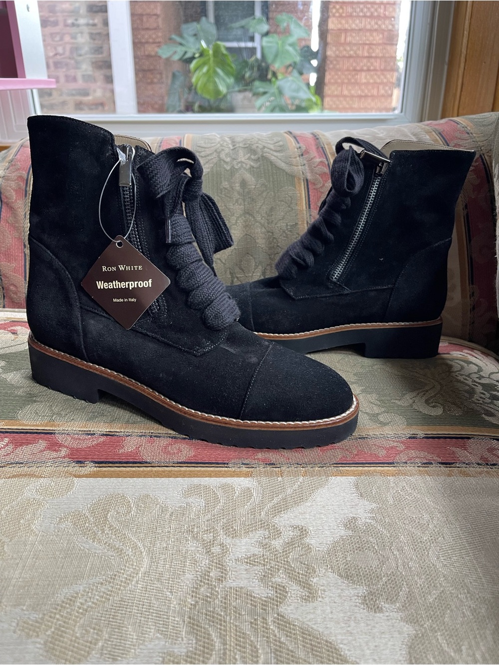 Ron Whites Tara Water Resistant Lace-Up Bootie. Size 37 / 6.5 US Women N25-09